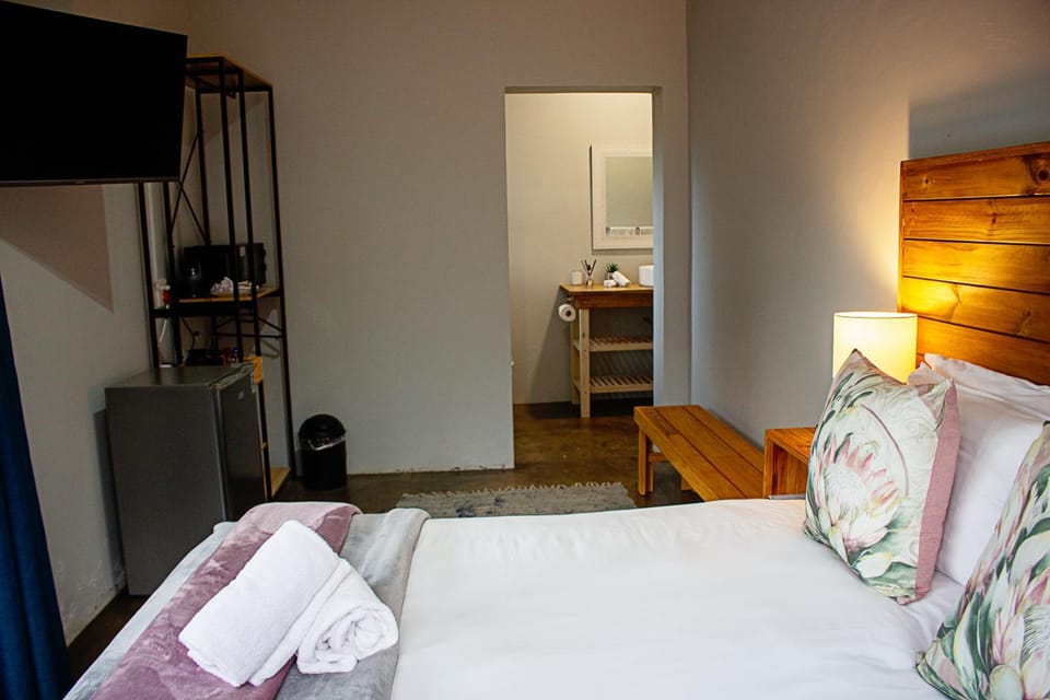 Bed, TV and multimedia, Photo of the whole room
