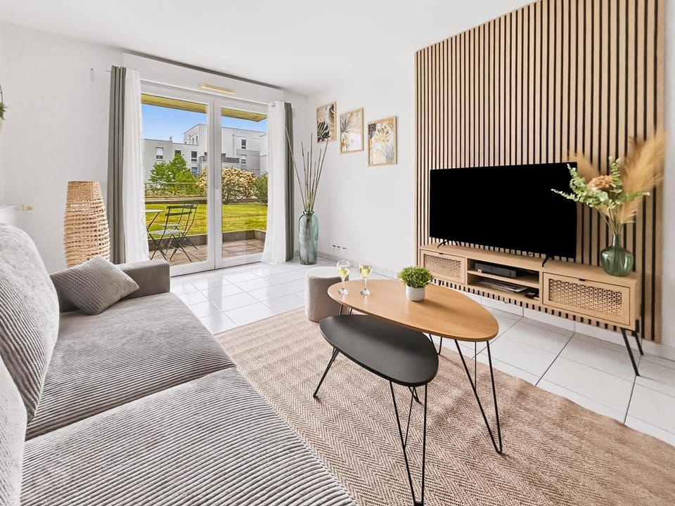 Communal lounge/ TV room, TV and multimedia, Living room, Seating area
