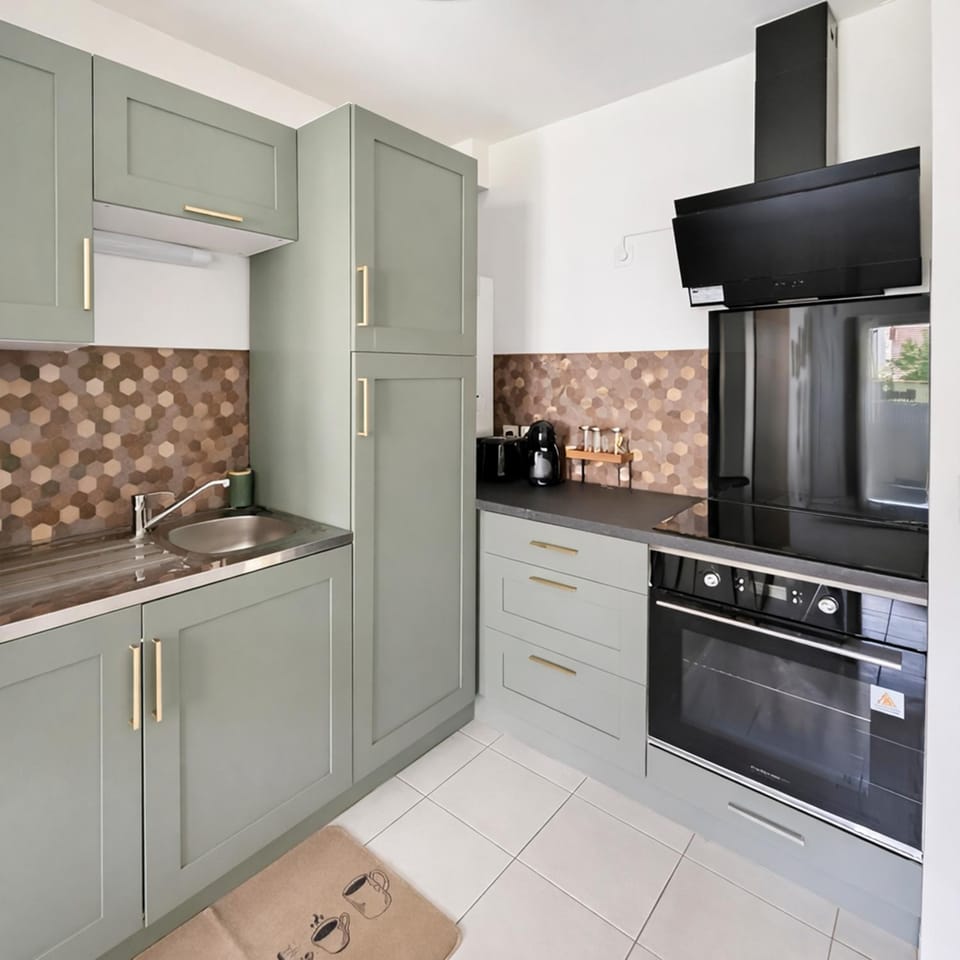 Kitchen or kitchenette, oven, stove