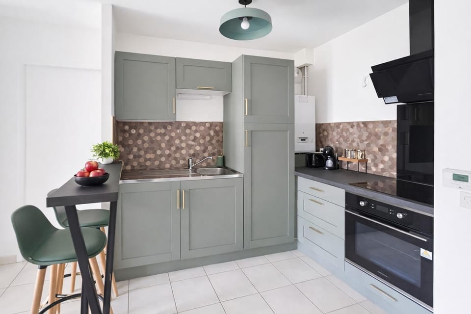 Kitchen or kitchenette, oven, pet friendly, stove