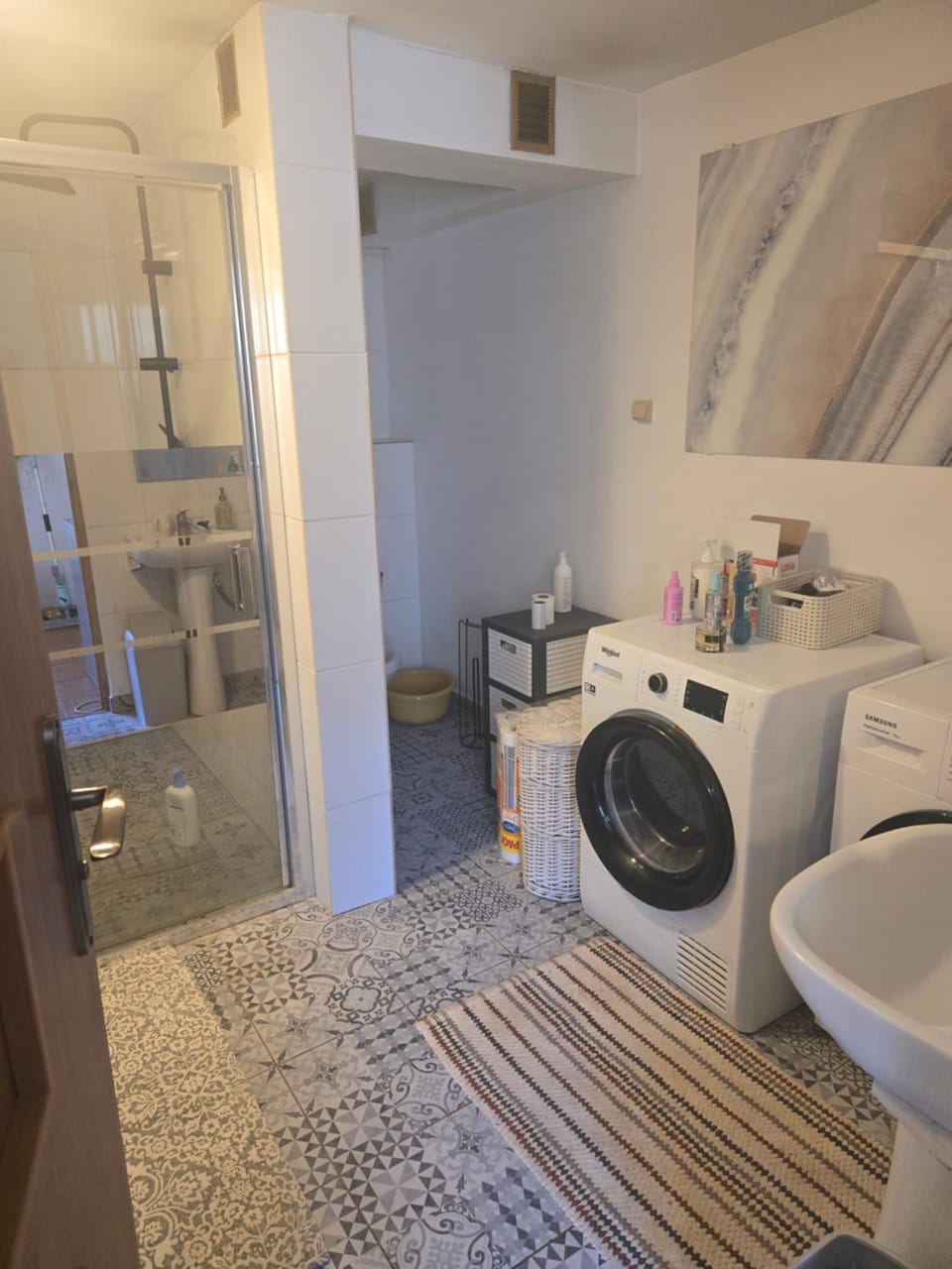 Bathroom, towels, washing machine, dryer