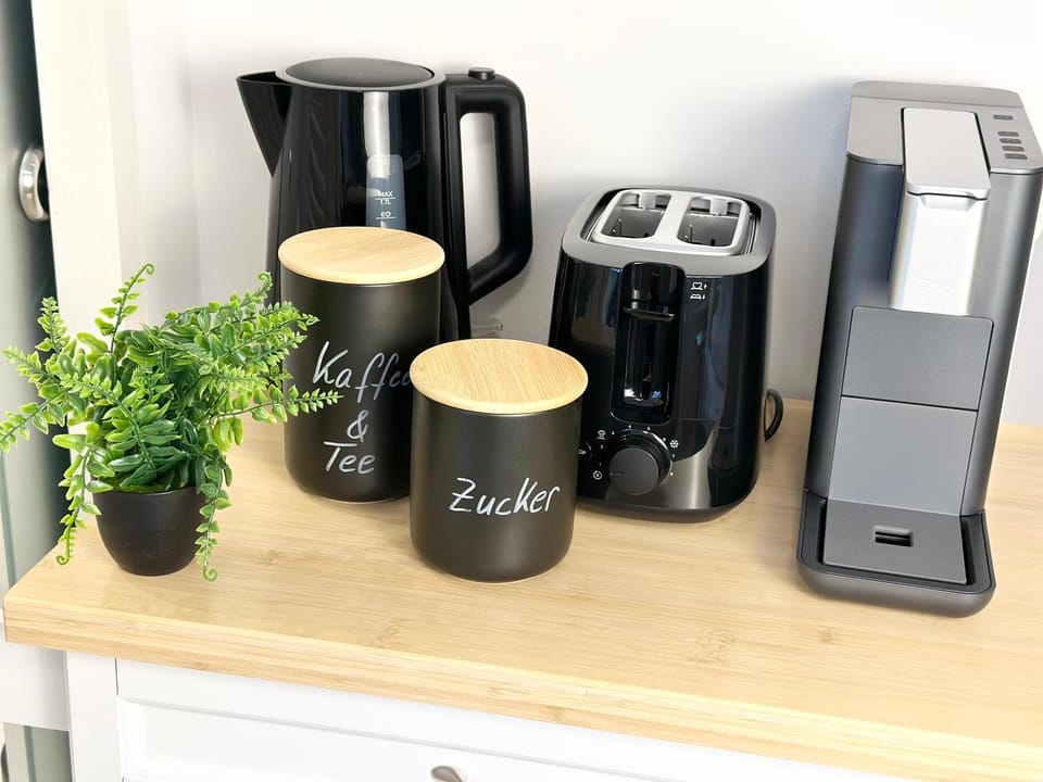 Coffee/tea facilities, toaster