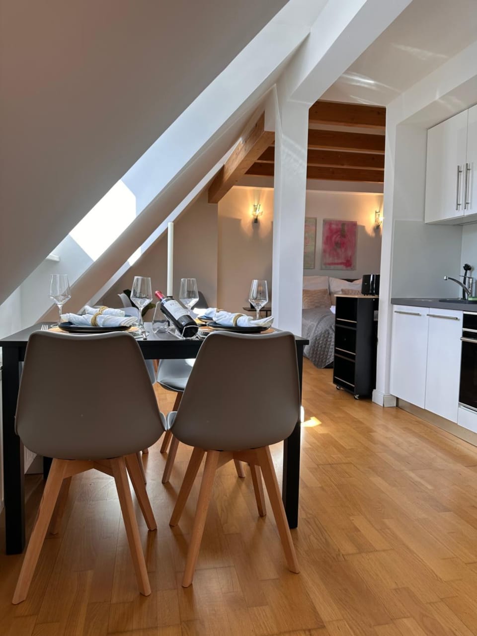 Kitchen or kitchenette, Living room, Seating area, Dining area