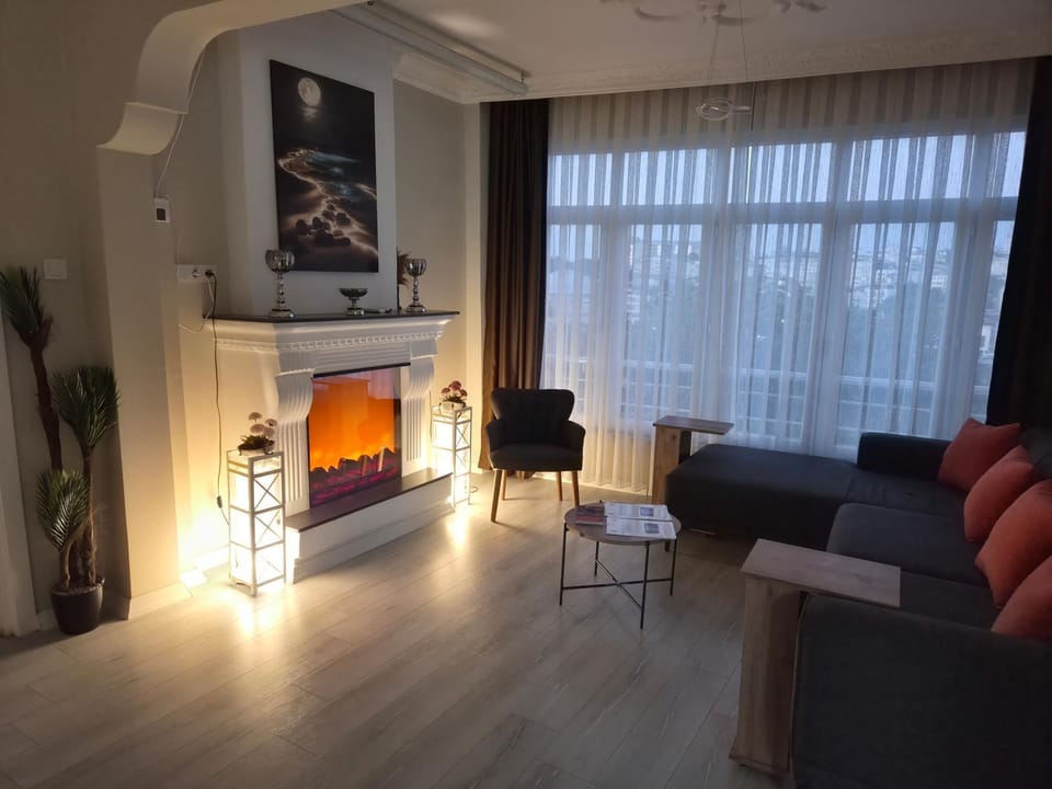 4 BR Flat with Terrace and Hot Tub in Historic Istanbul Apartment in Istanbul