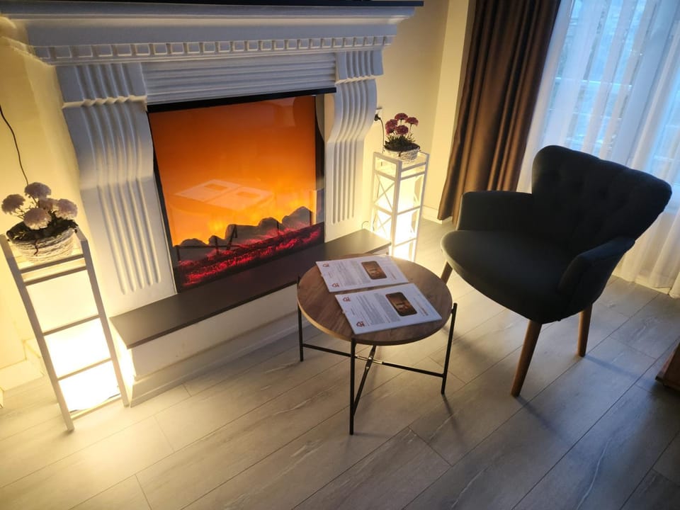 4 BR Flat with Terrace and Hot Tub in Historic Istanbul Apartment in Istanbul