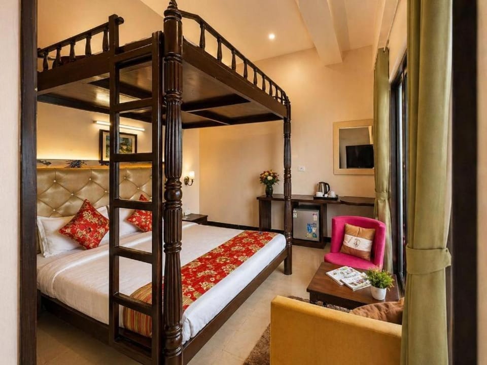 Photo of the whole room, bunk bed