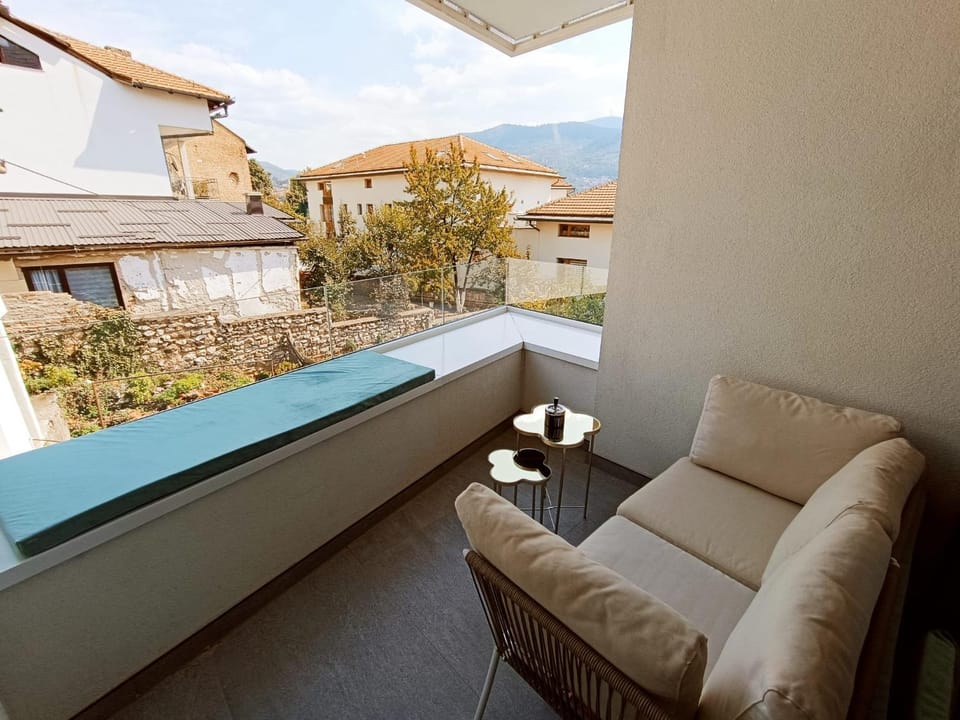 View (from property/room), Balcony/Terrace, Seating area, Mountain view