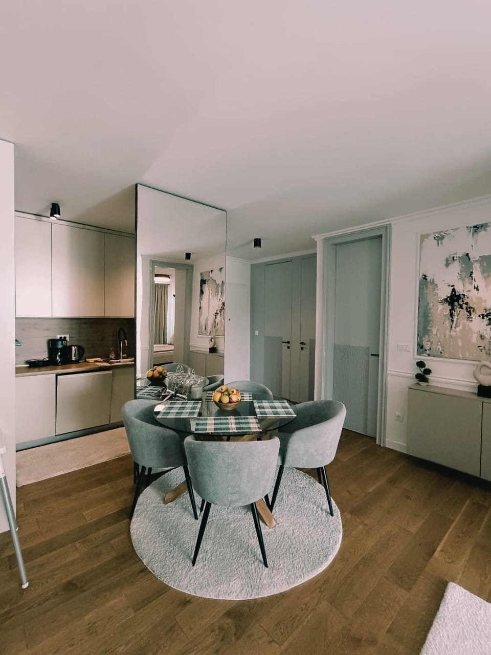 Kitchen or kitchenette, Seating area, Dining area, minibar, stove