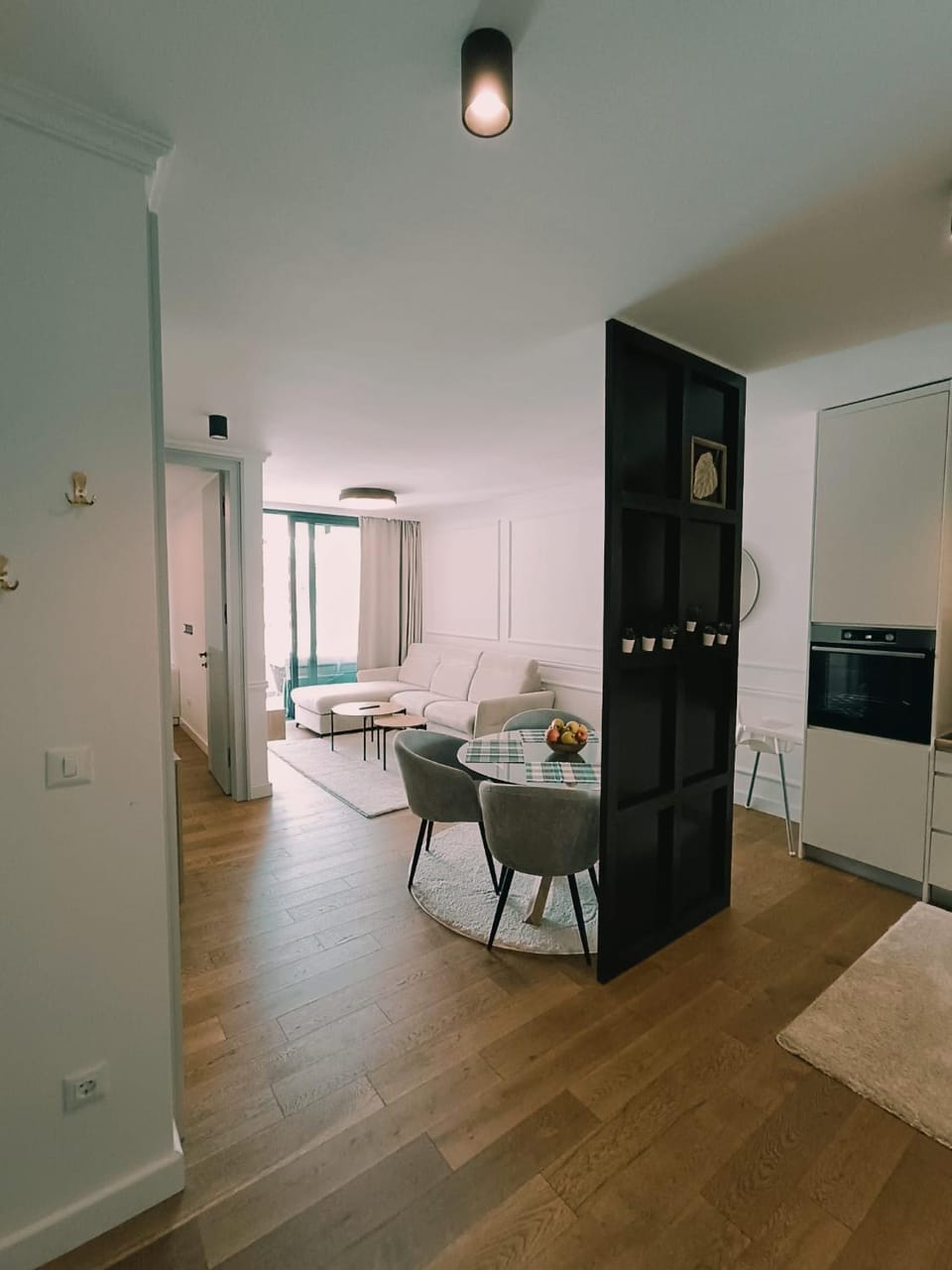 Communal lounge/ TV room, TV and multimedia, Living room, Seating area, Dining area