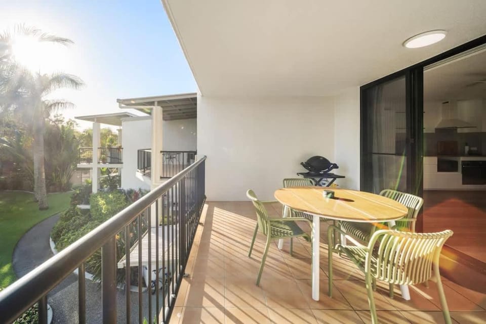 Coastal Drift - Beach Access Pool Spa Gym Apartment in Marcoola