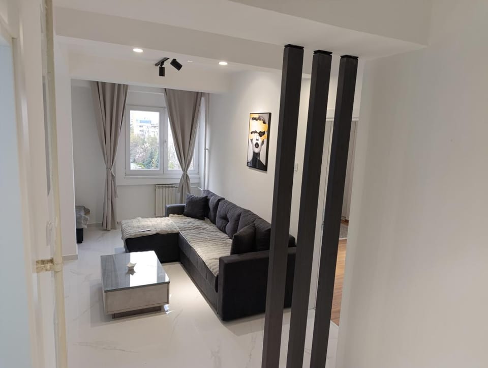 Bed, TV and multimedia, Living room, Seating area