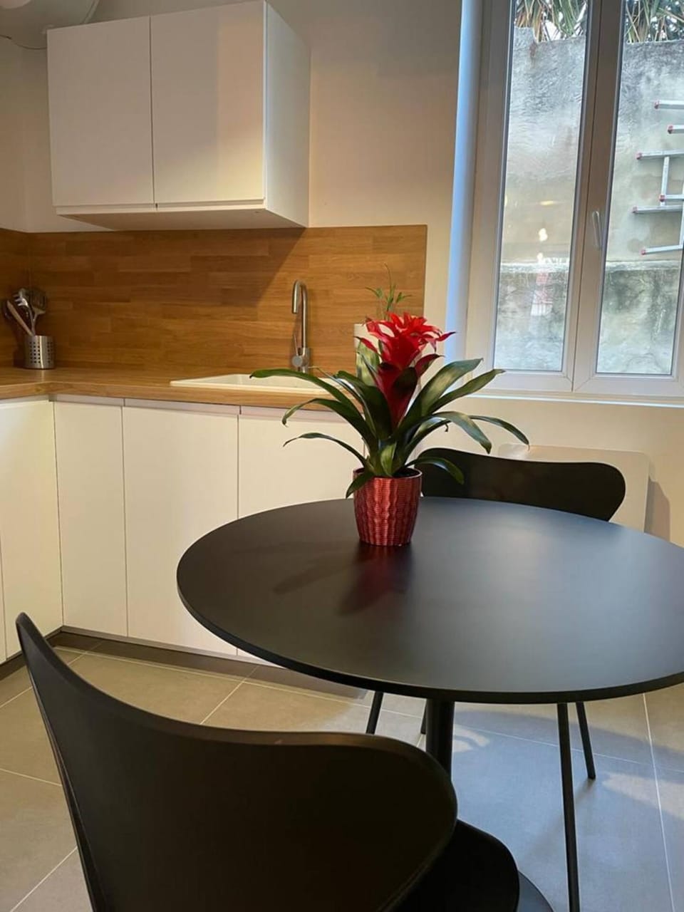 Dining area, kitchen