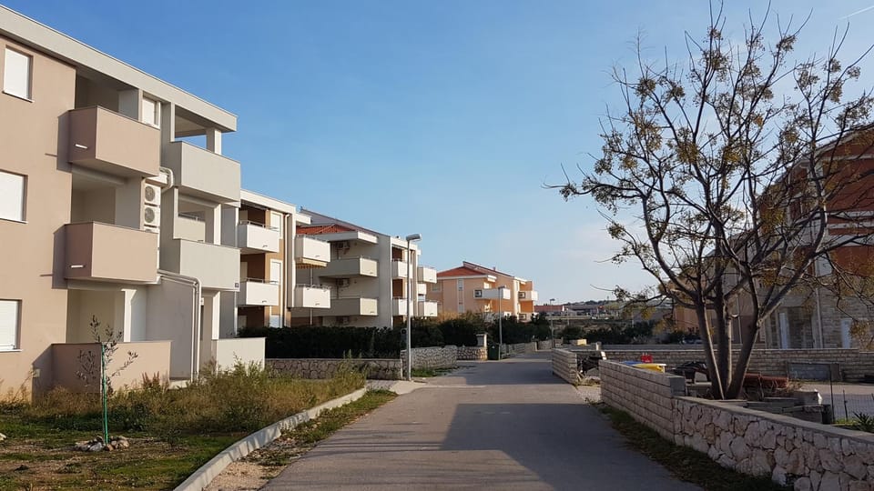 Neighbourhood, Street view