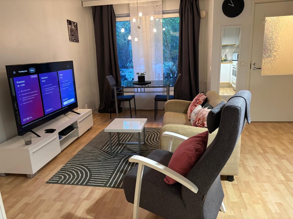 Communal lounge/ TV room, TV and multimedia, Seating area