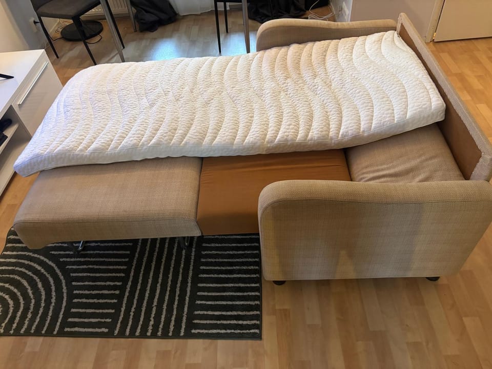 Bed, Living room
