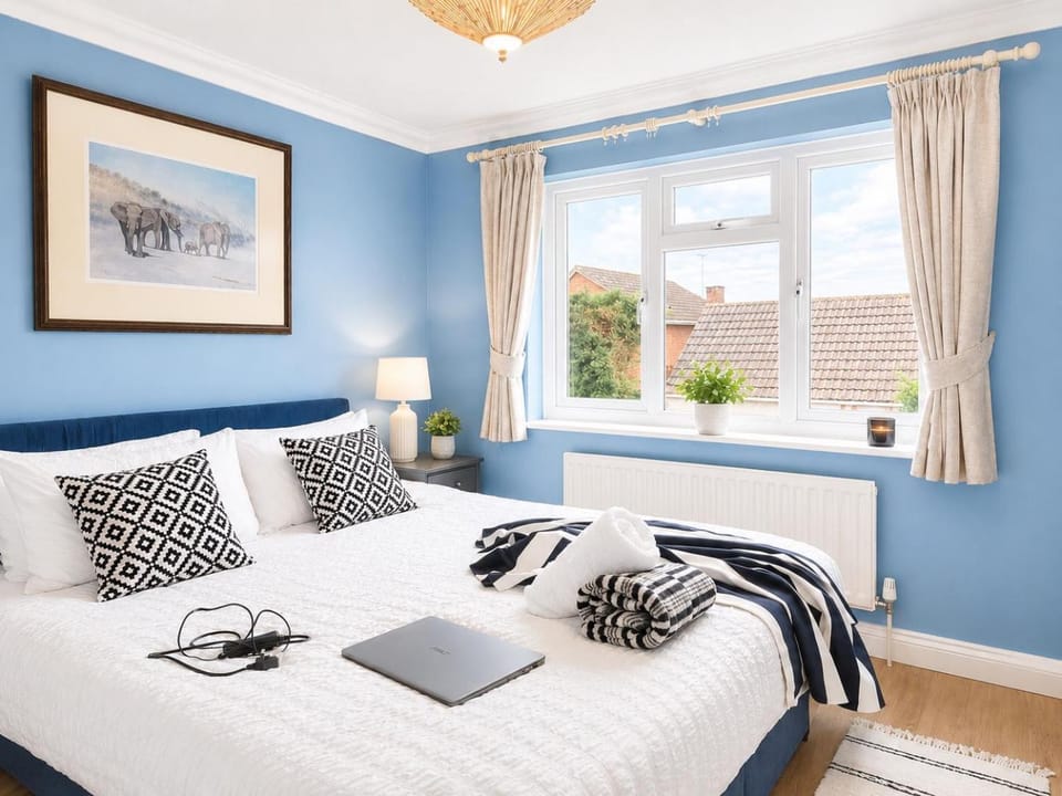 Detached Spacious 6 Bedroom Home in Ashford - Free Parking 3x House in Ashford