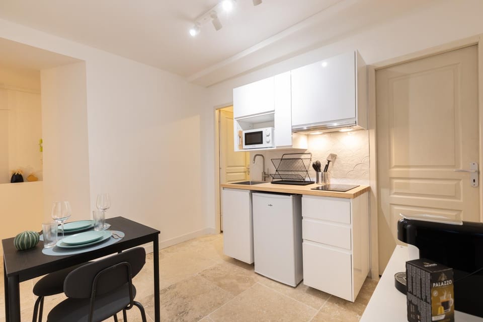 Dining area, pet friendly, stove