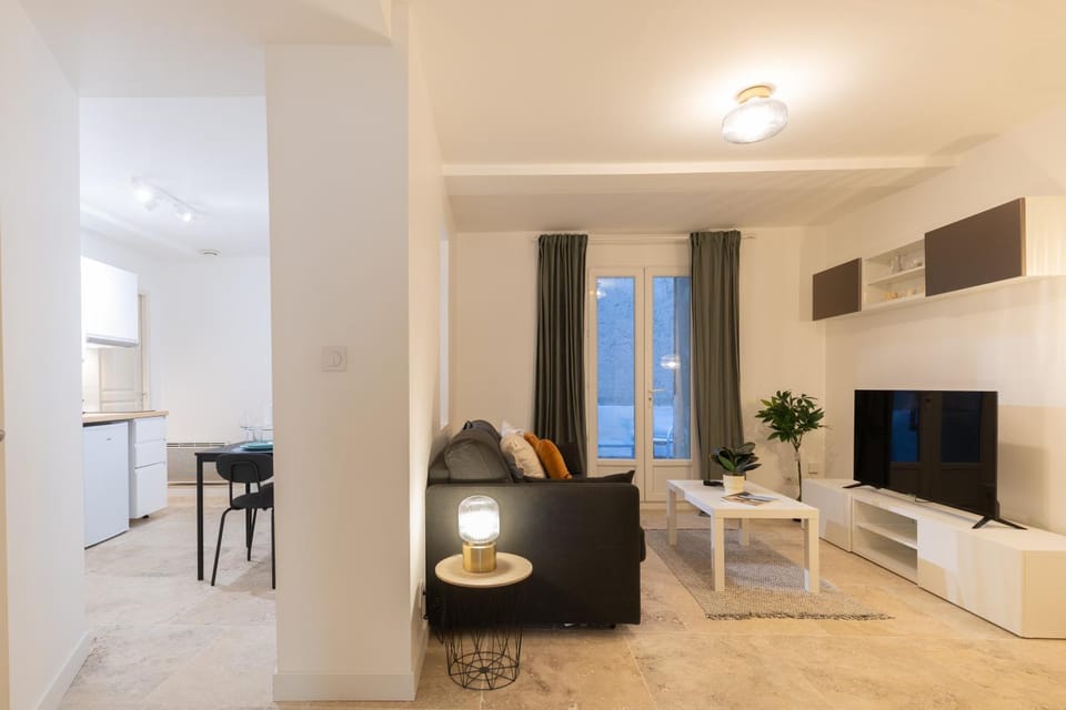 Facade/entrance, TV and multimedia, Living room, kitchen