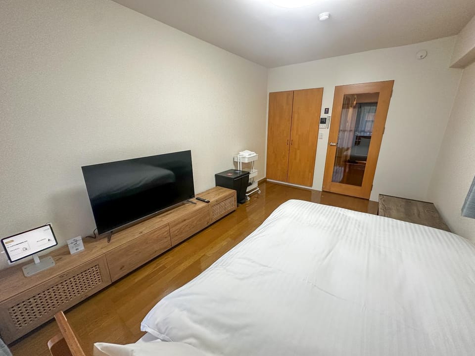 Bed, TV and multimedia