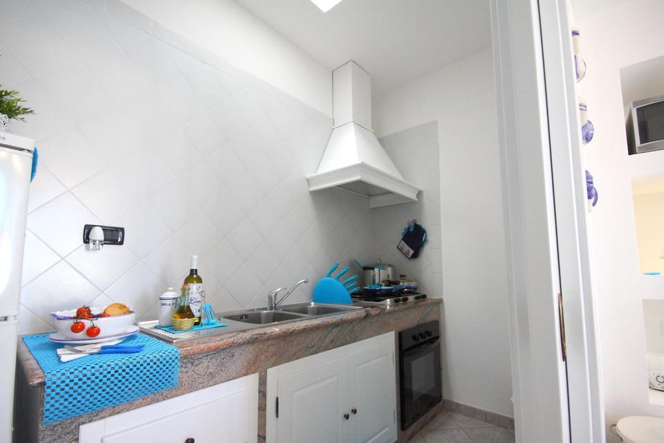 Kitchen or kitchenette, kitchen