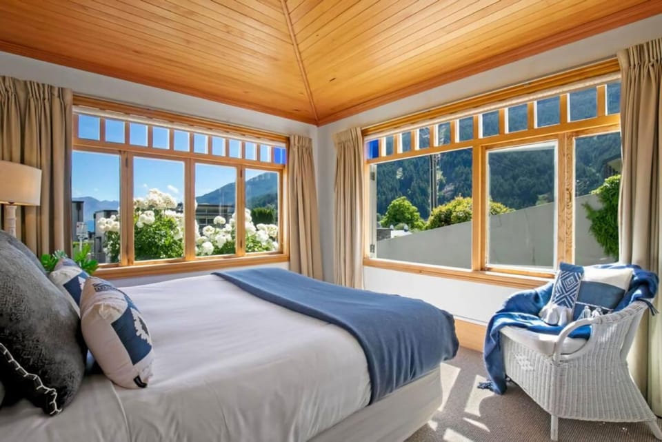 Historic Stonehouse Mini walk to town with shared spa Apartment in Queenstown