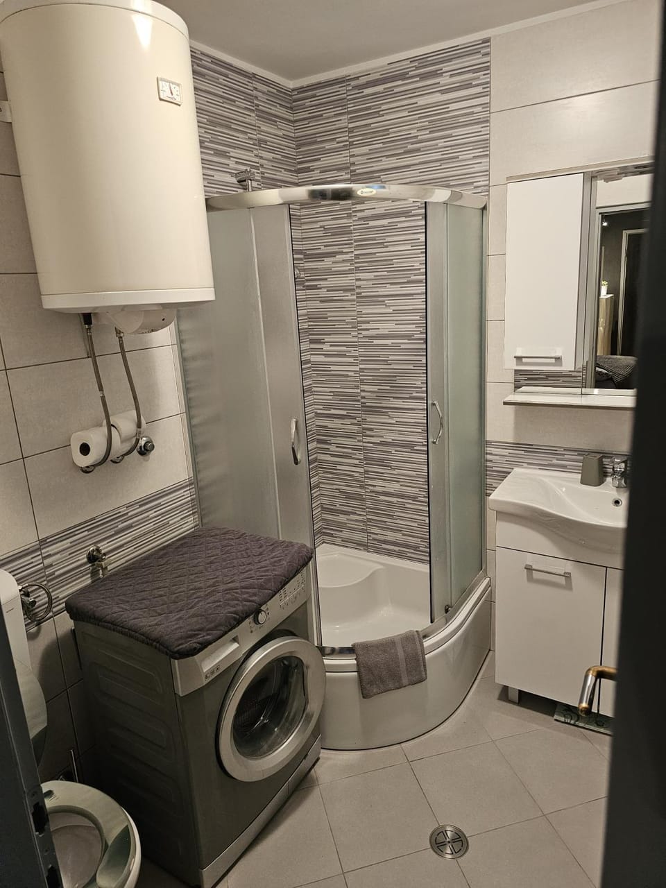 Shower, Toilet, Bathroom, washing machine