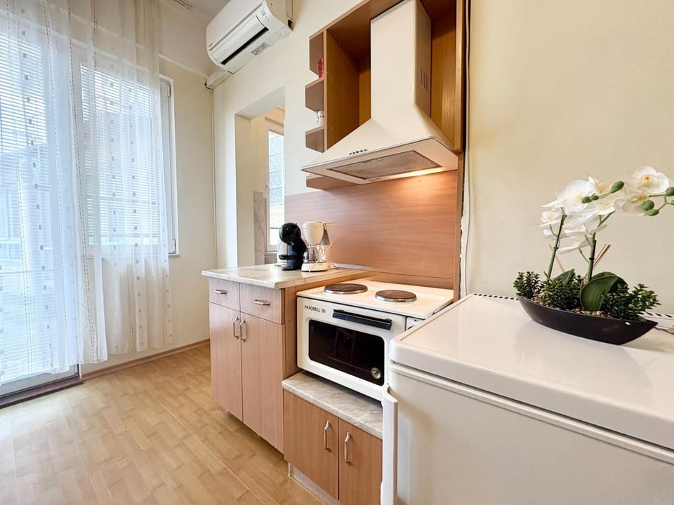 Kitchen or kitchenette, oven, stove, air conditioner