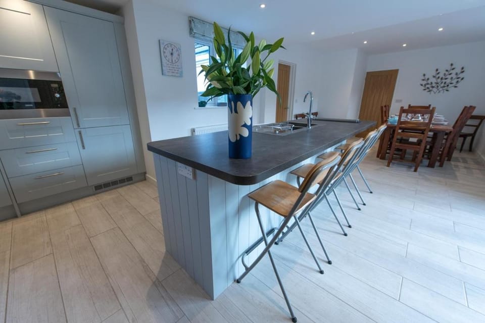 Wolds Cottage lovely 4 Bed near to town and beach House in Lyme Regis
