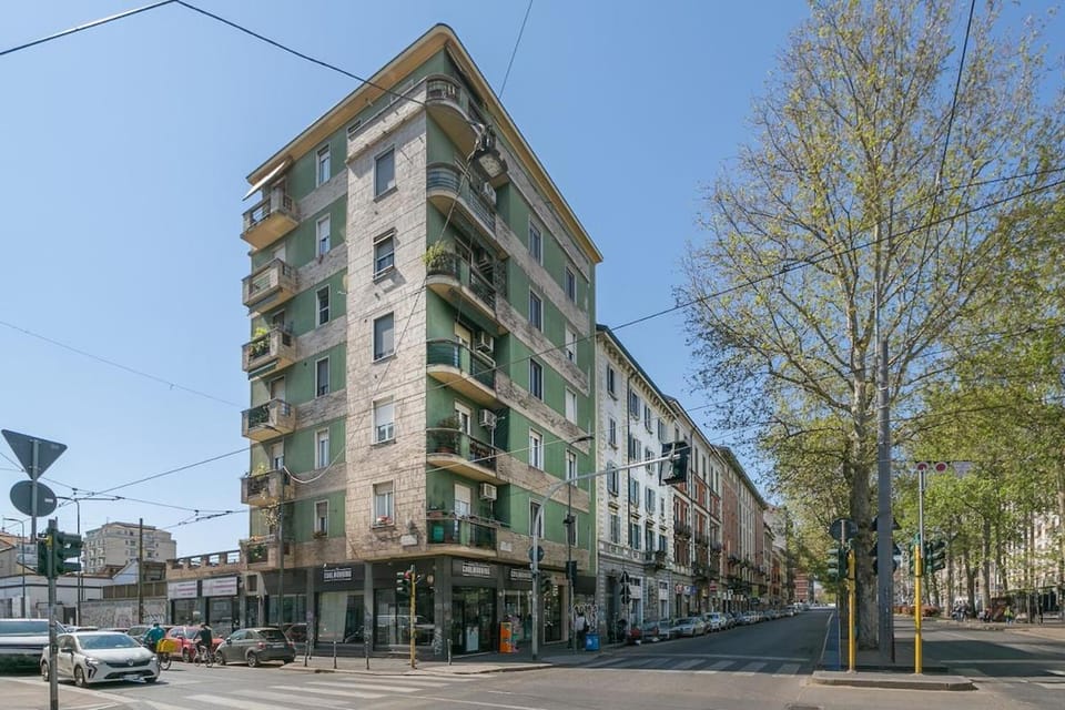 Happy House - Viale Tibaldi Apartment in Milan