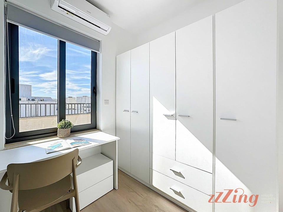 Bedroom, wardrobe, air conditioner