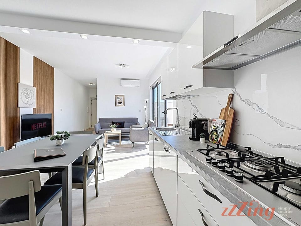 Kitchen or kitchenette, Dining area, stove