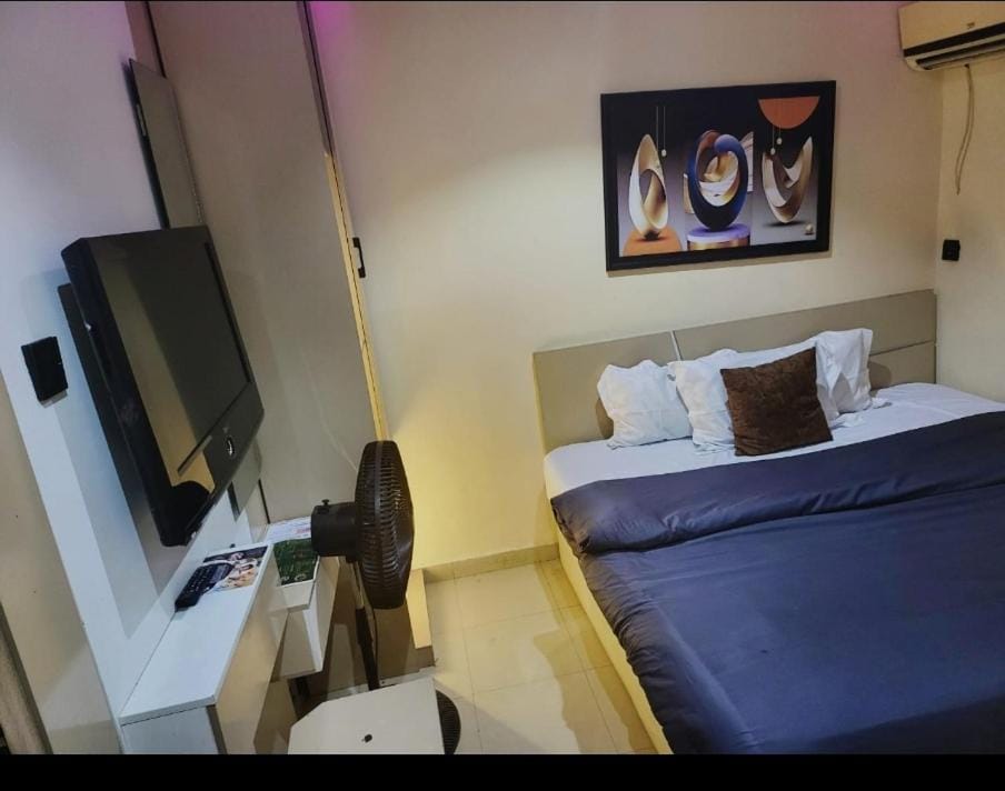 De' Mayors Court Suites&Bar Hotel in Lagos