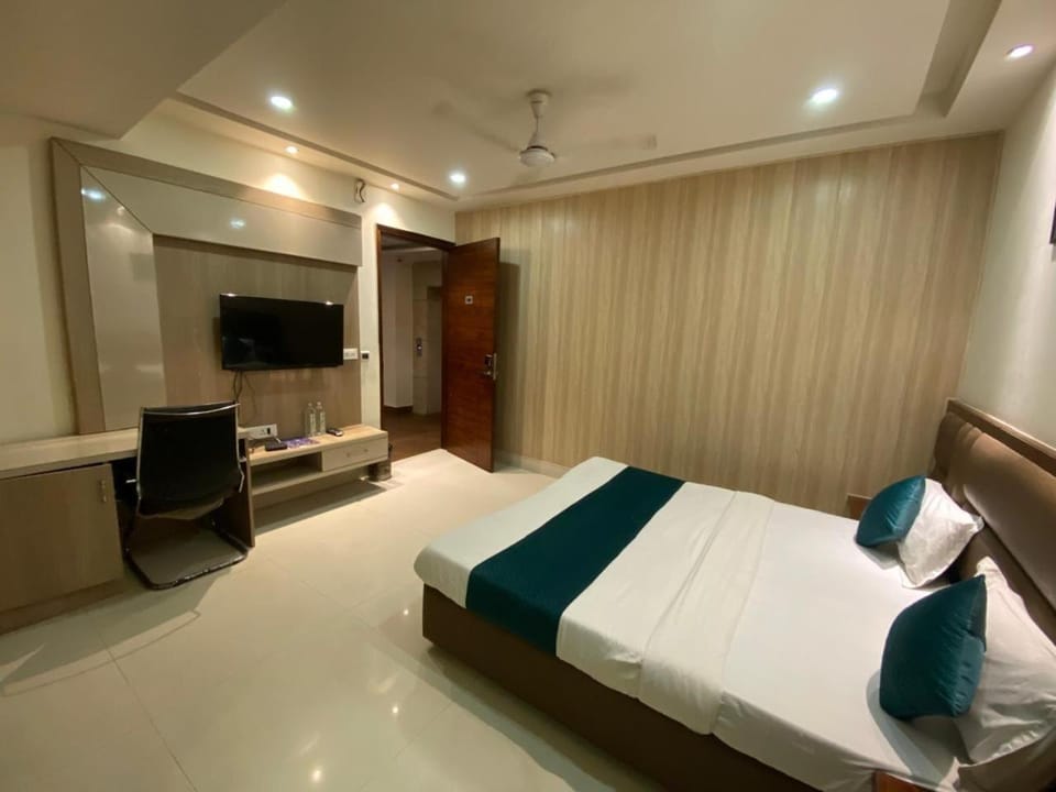 Bed, TV and multimedia