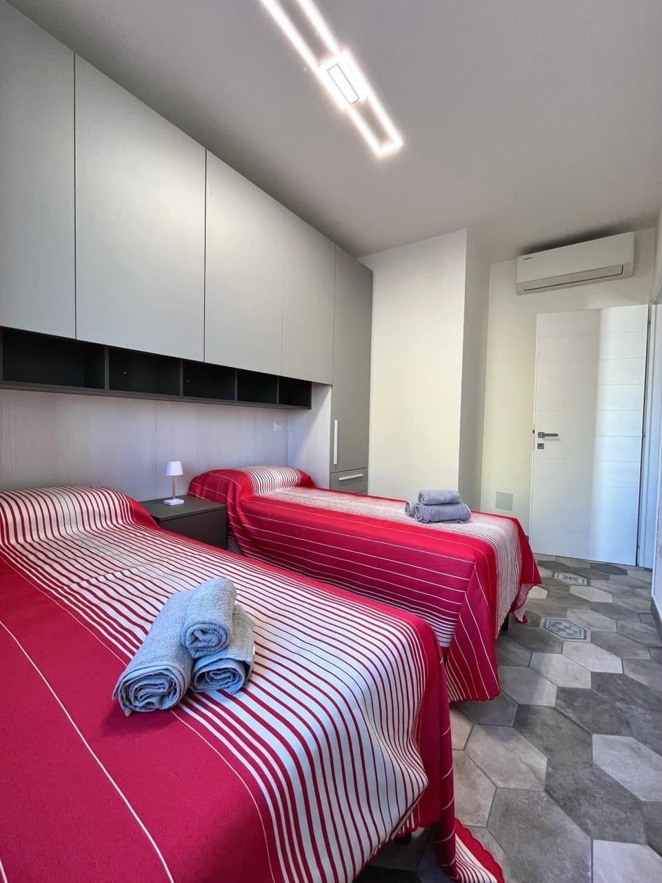 Bedroom, air conditioner