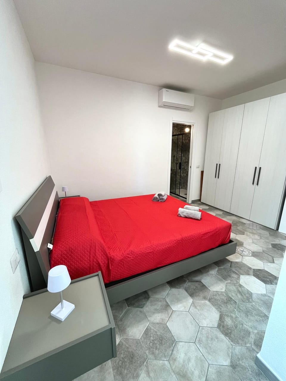 Bedroom, air conditioner