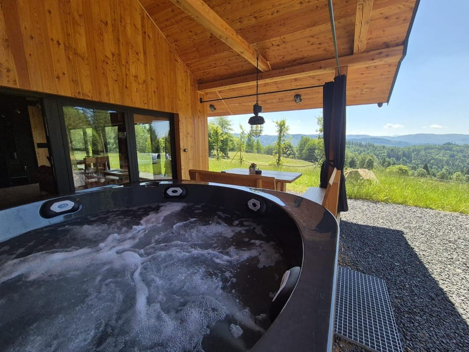 Zapodomek A z pięknym widokiem i jacuzzi Chalet in Poland