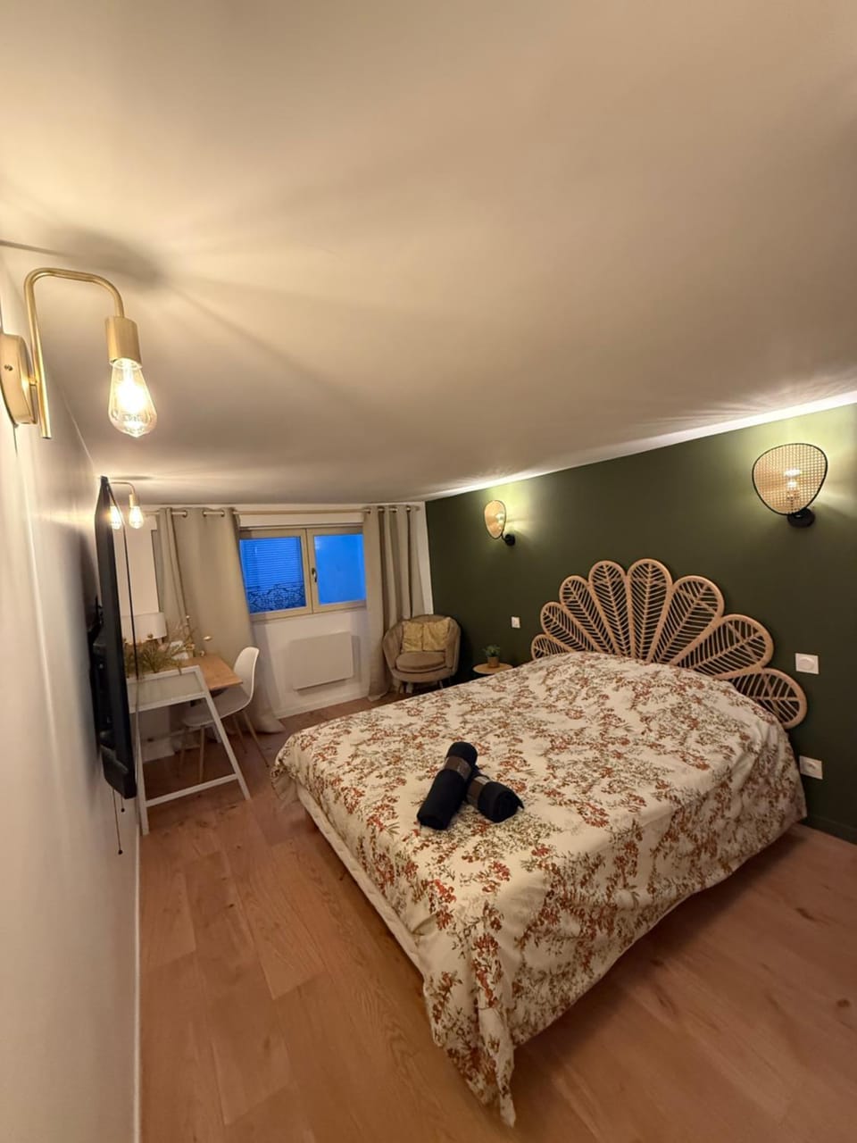 TV and multimedia, Seating area, Bedroom, heating, heating