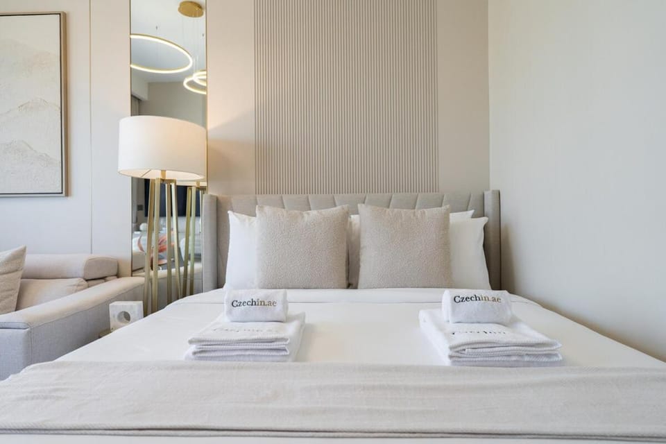 Chic Studio Room, Azizi Mirage, Dubai Studio City Apartment in Dubai