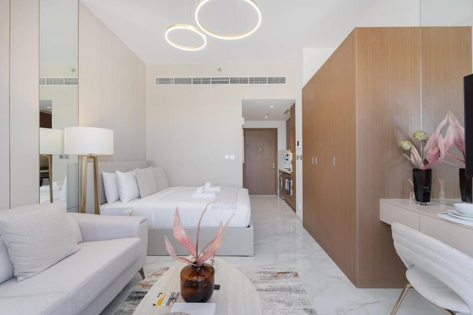Chic Studio Room, Azizi Mirage, Dubai Studio City Apartment in Dubai