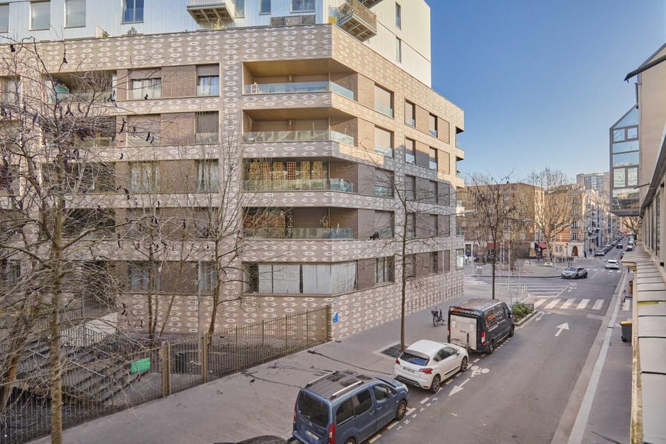Property building, Street view