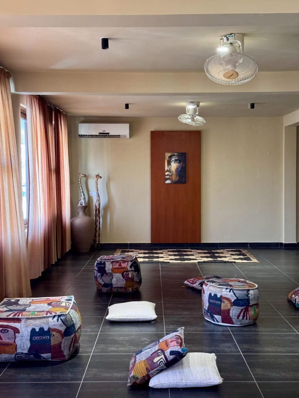 Photo of the whole room, Seating area