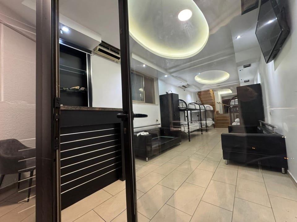 Communal lounge/ TV room, TV and multimedia, Living room, Seating area, air conditioner