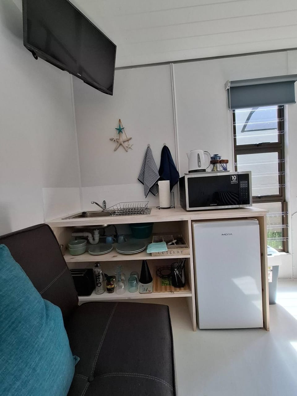 Communal lounge/ TV room, TV and multimedia, Living room, microwave, oven