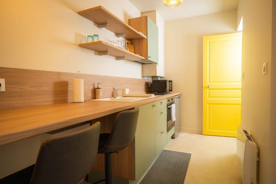 Kitchen or kitchenette, Dining area, dishwasher, oven, stove