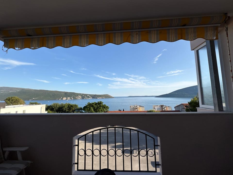 Boke vidik Apartment in Kotor Municipality