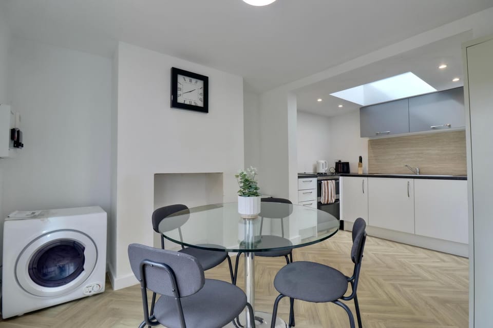 Kitchen or kitchenette, Seating area, Dining area, oven, stove, washing machine, dryer