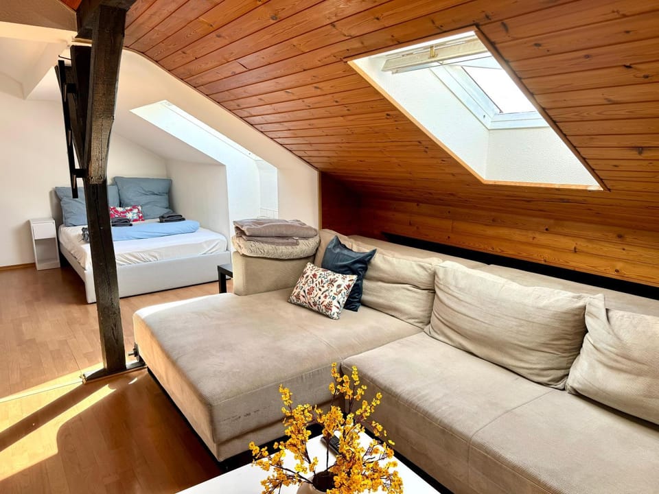Photo of the whole room, Seating area