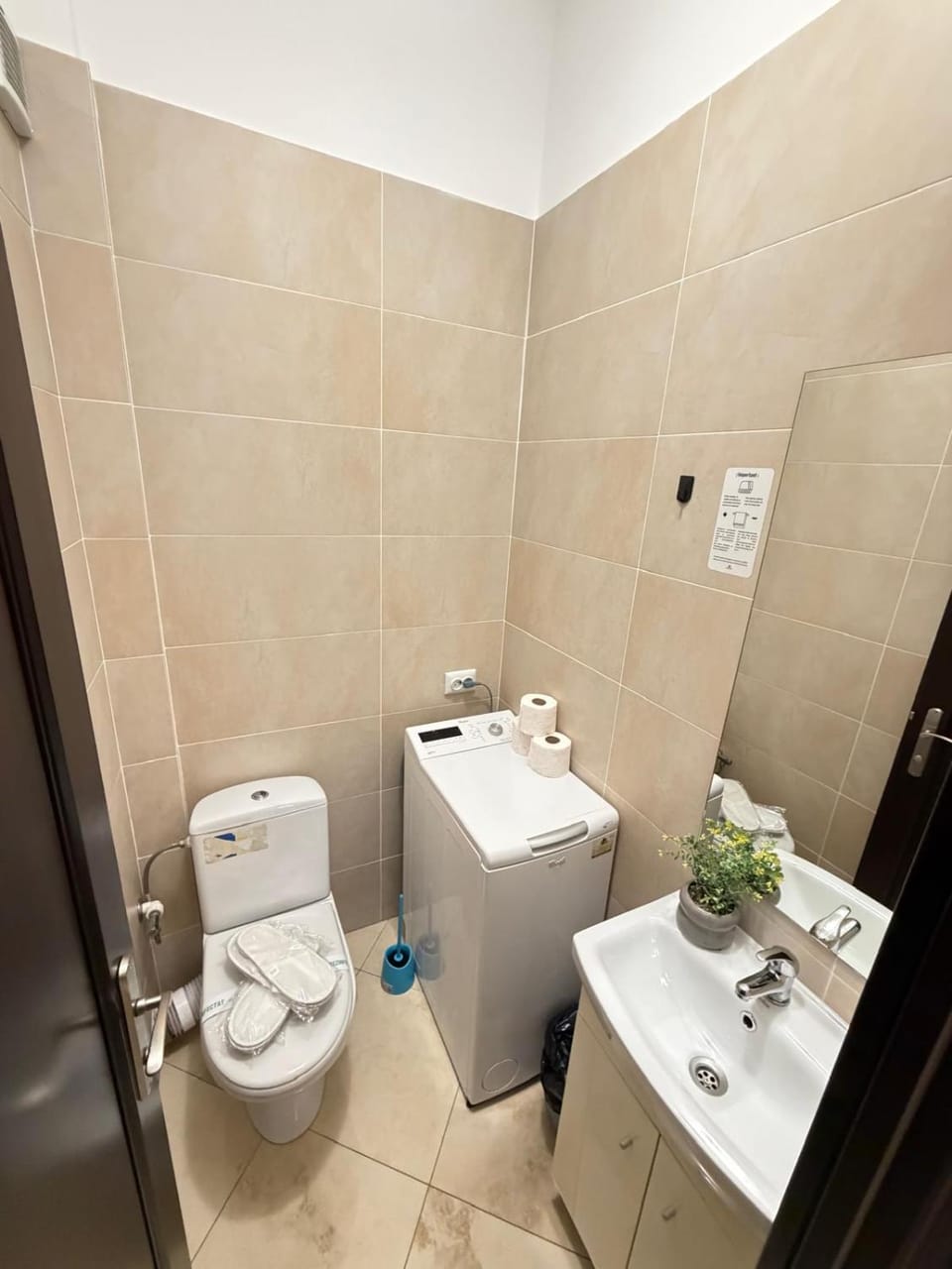 Toilet, Bathroom, towels
