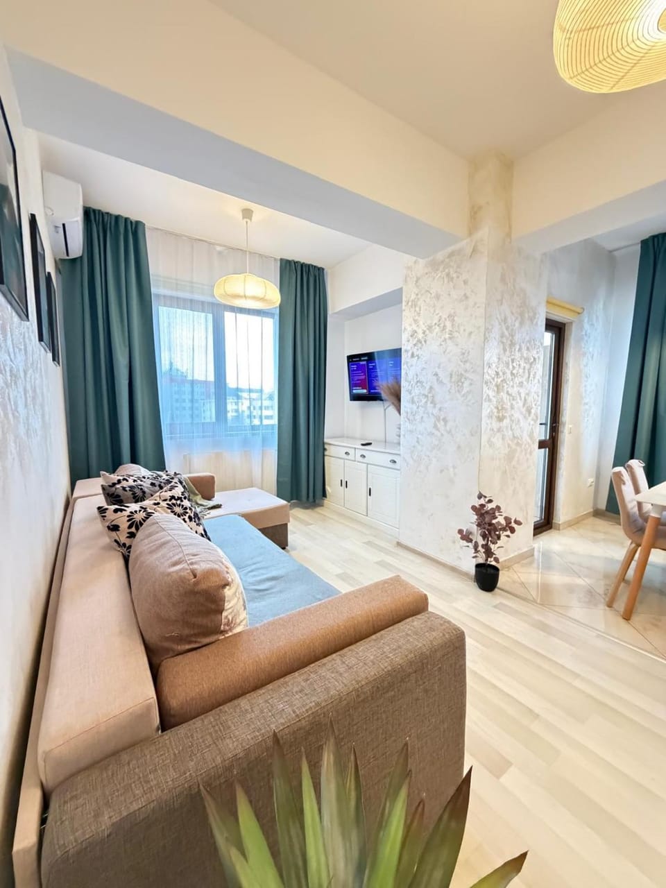 Communal lounge/ TV room, TV and multimedia, Living room, Seating area, Evening entertainment