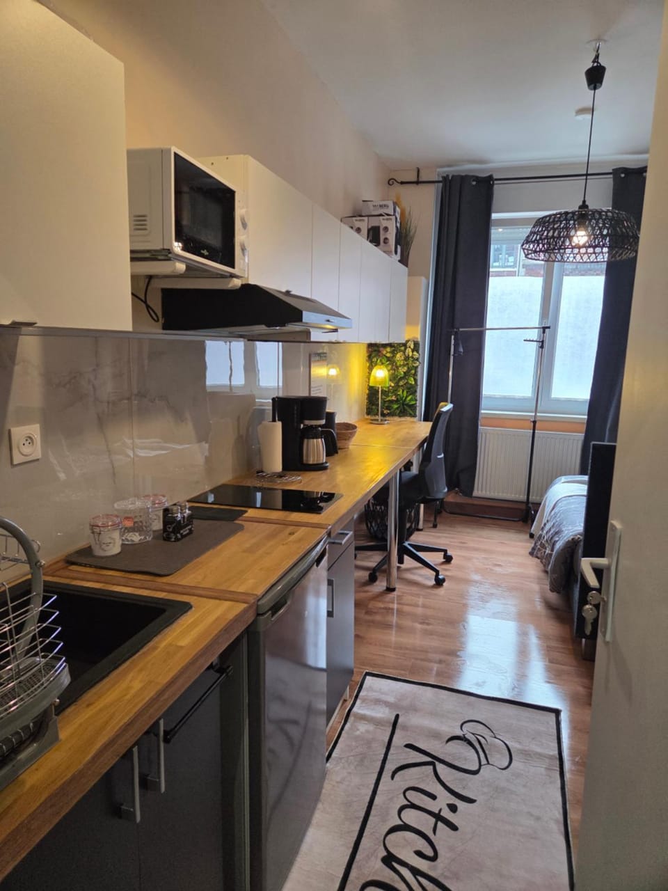 Bathroom, Kitchen or kitchenette, Seating area, stove